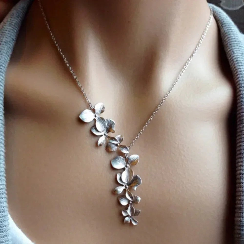 Solenn | Floral Necklace In Antique Silver