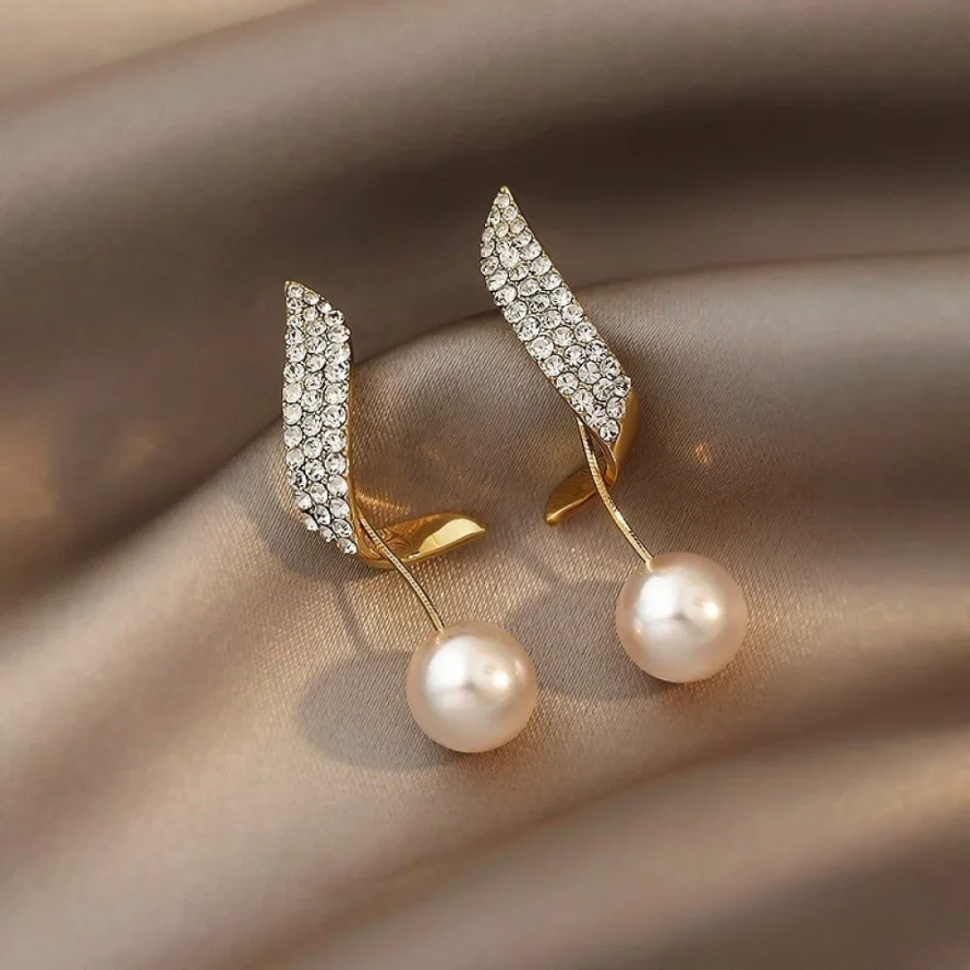 Chante | Chic Gold Pearl Drop Earrings
