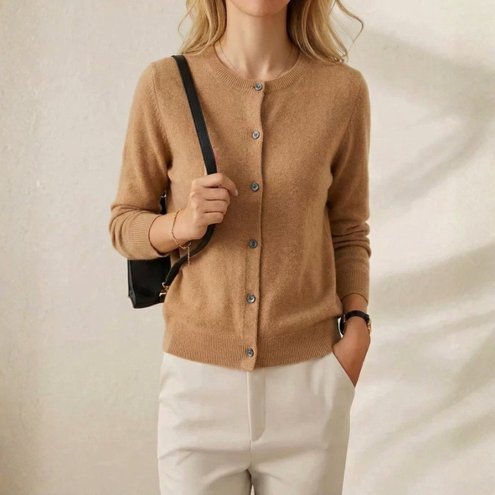 Douae | Crew Neck Button Knit Cardigan