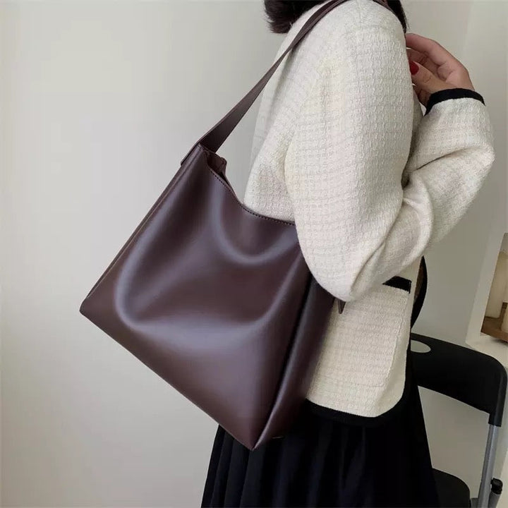Saya | Minimalist Shoulder Bag In Modern Cut