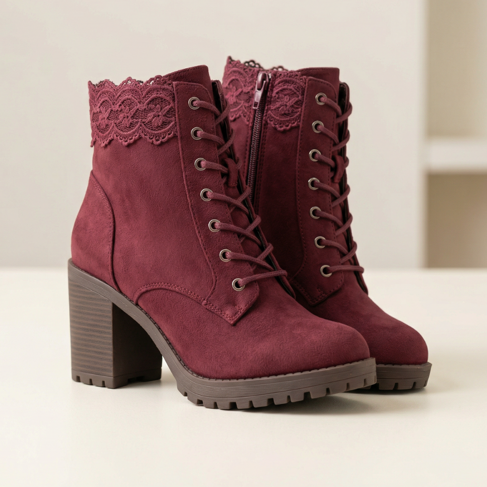 Ankita | Bottines en daim à bordure en dentelle romantique