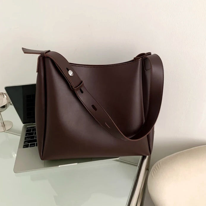 Saya | Minimalist Shoulder Bag In Modern Cut
