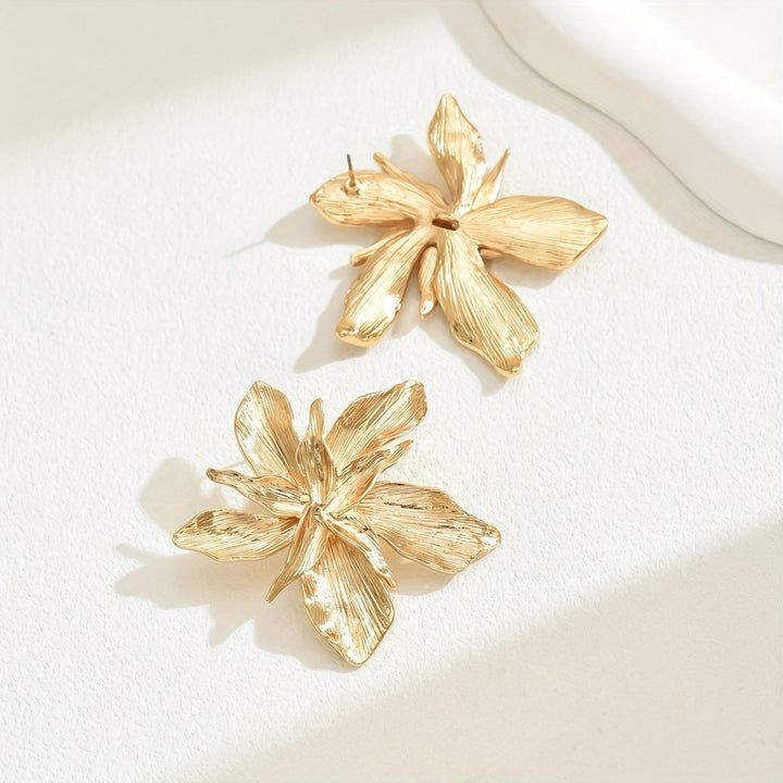 Breeann | Gold Floral Drop Earrings
