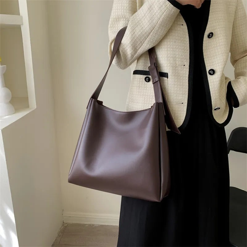 Saya | Minimalist Shoulder Bag In Modern Cut