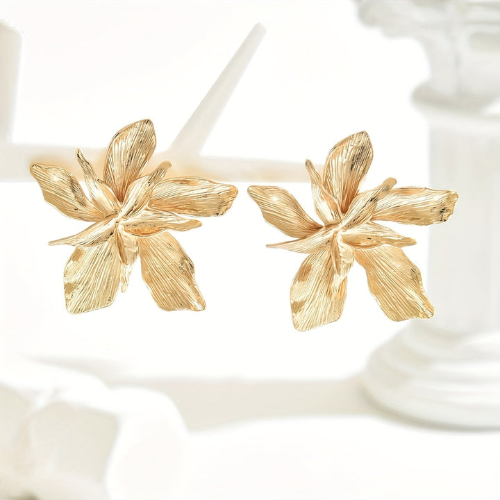 Breeann | Gold Floral Drop Earrings