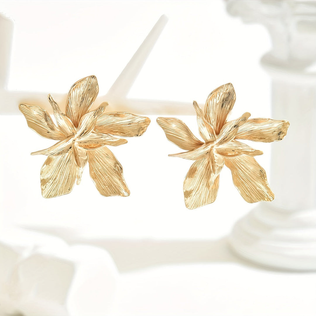 Breeann | Gold Floral Drop Earrings