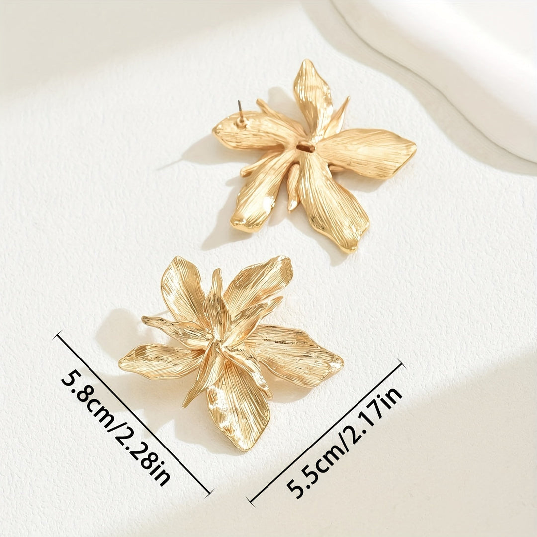 Breeann | Gold Floral Drop Earrings