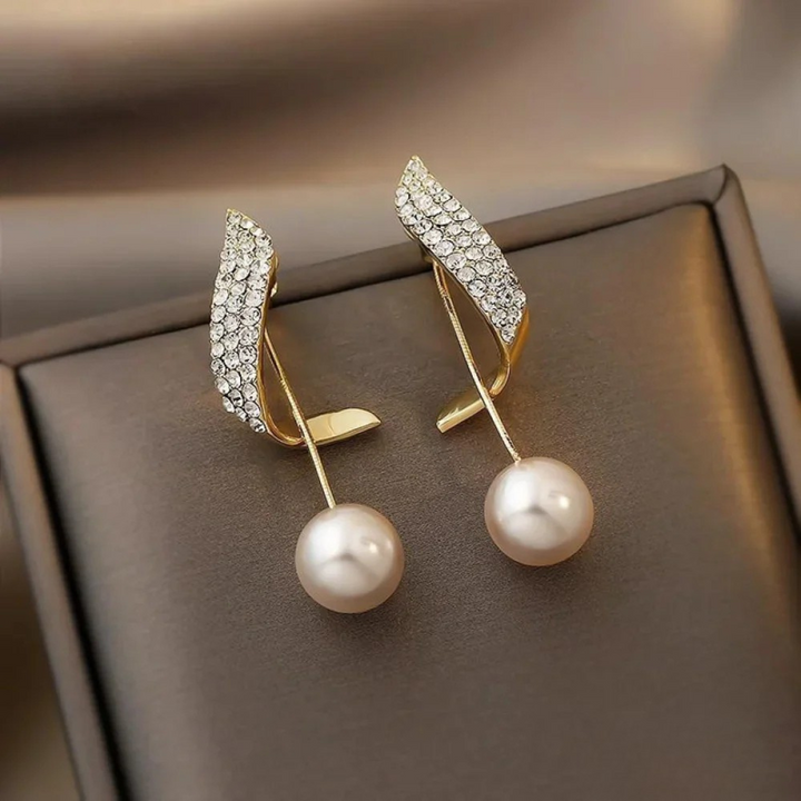 Chante | Chic Gold Pearl Drop Earrings
