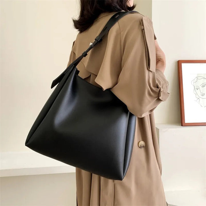 Saya | Minimalist Shoulder Bag In Modern Cut