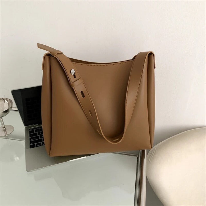 Saya | Minimalist Shoulder Bag In Modern Cut