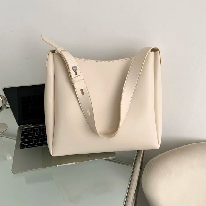 Saya | Minimalist Shoulder Bag In Modern Cut