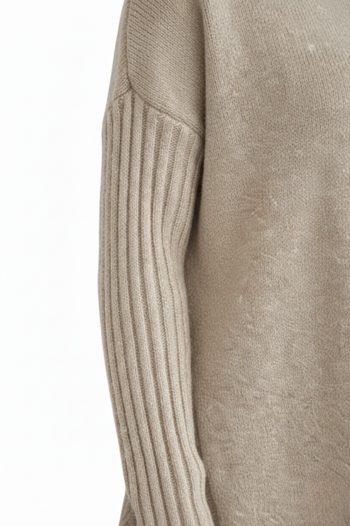 Naomi | Pull à col roulé asymétrique douillet