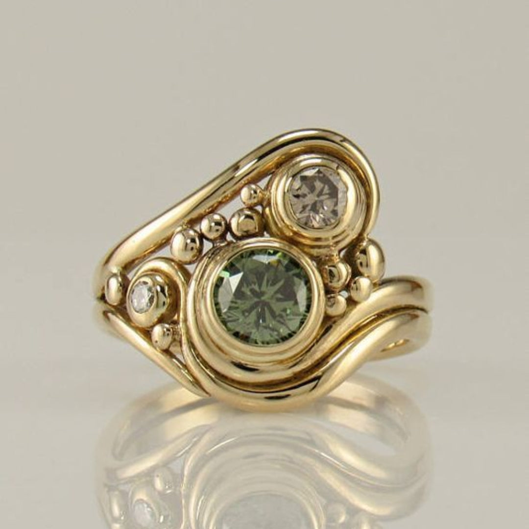 Oviya | Vintage Ring In Golden Green Zirconia