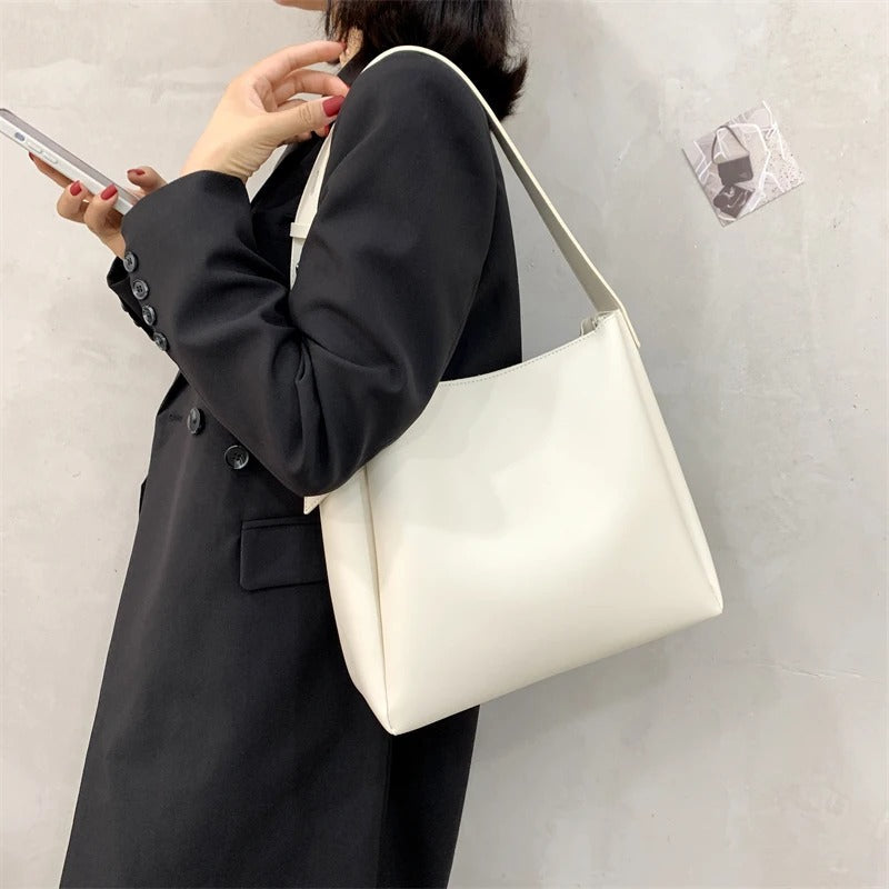 Saya | Minimalist Shoulder Bag In Modern Cut
