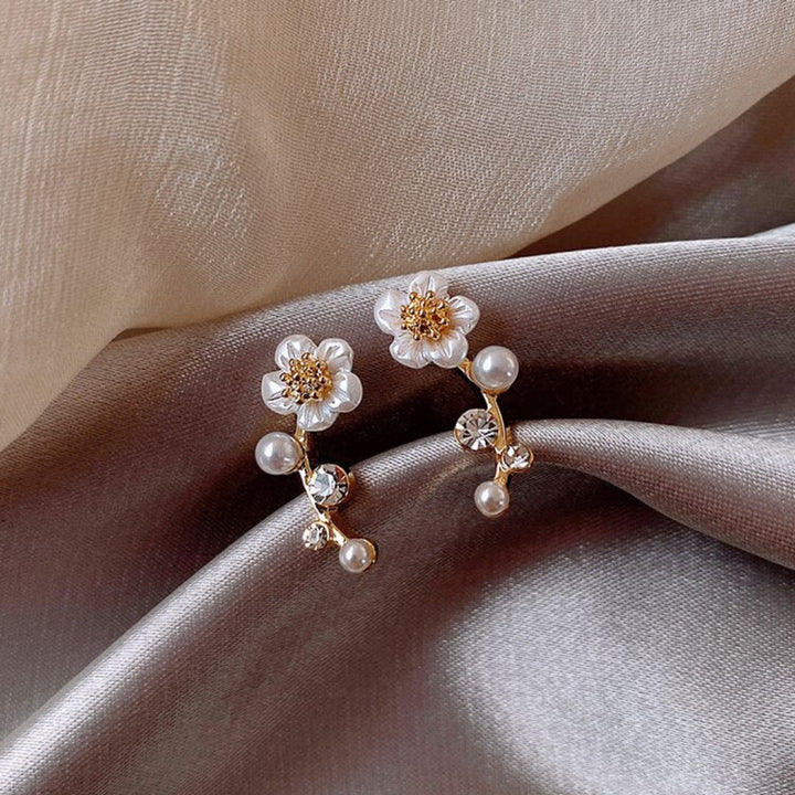 Lily-Rose | Elegant Pearl And Flower Earrings