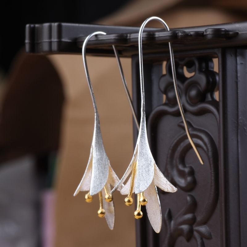 Ailish | Elegant Silver Flower Earrings
