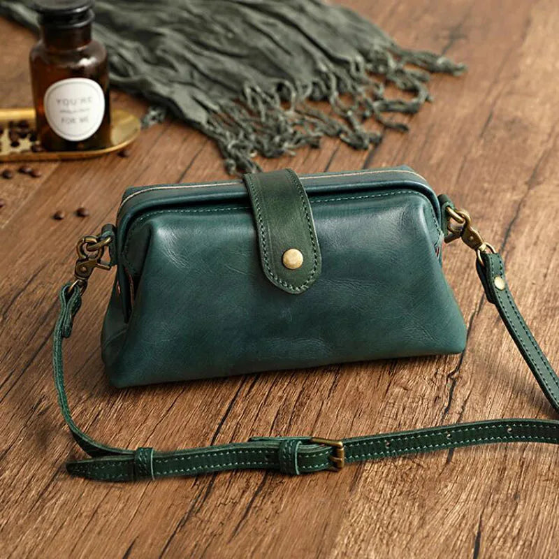 Wylder | Retro Shoulder Bag In Compact Format