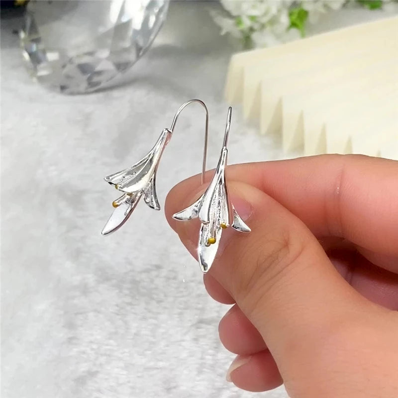 Ailish | Elegant Silver Flower Earrings