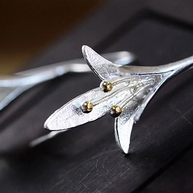 Ailish | Elegant Silver Flower Earrings