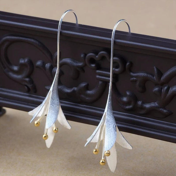 Ailish | Elegant Silver Flower Earrings