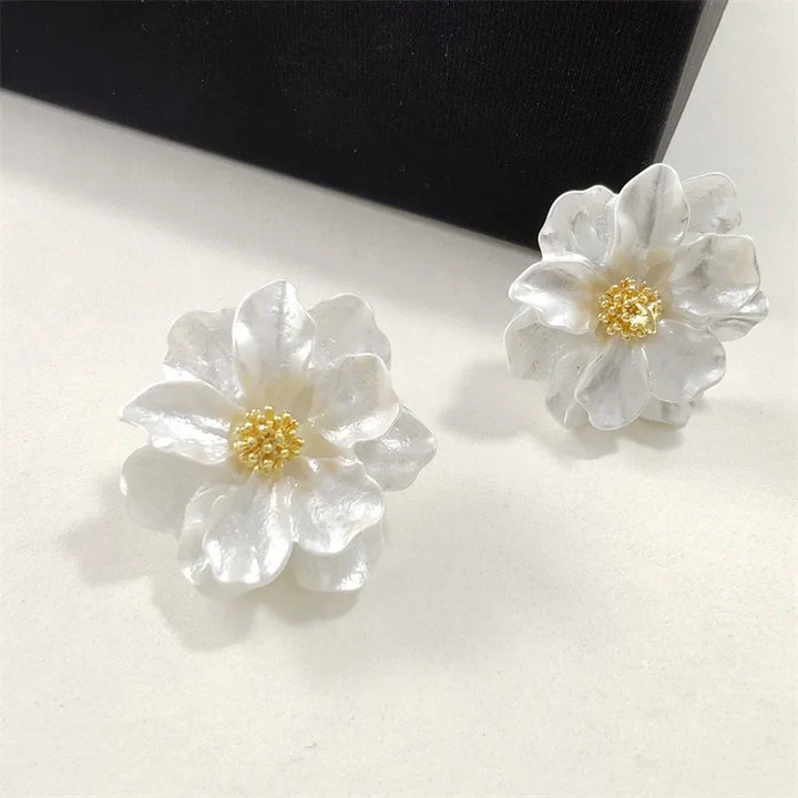 Morganne | Chic White Acrylic Flower Stud Earrings