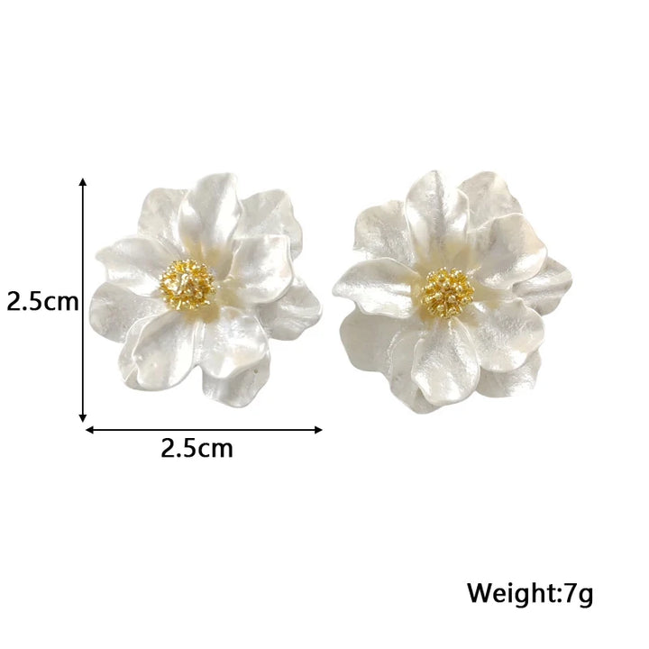 Morganne | Chic White Acrylic Flower Stud Earrings