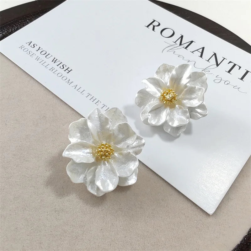 Morganne | Chic White Acrylic Flower Stud Earrings