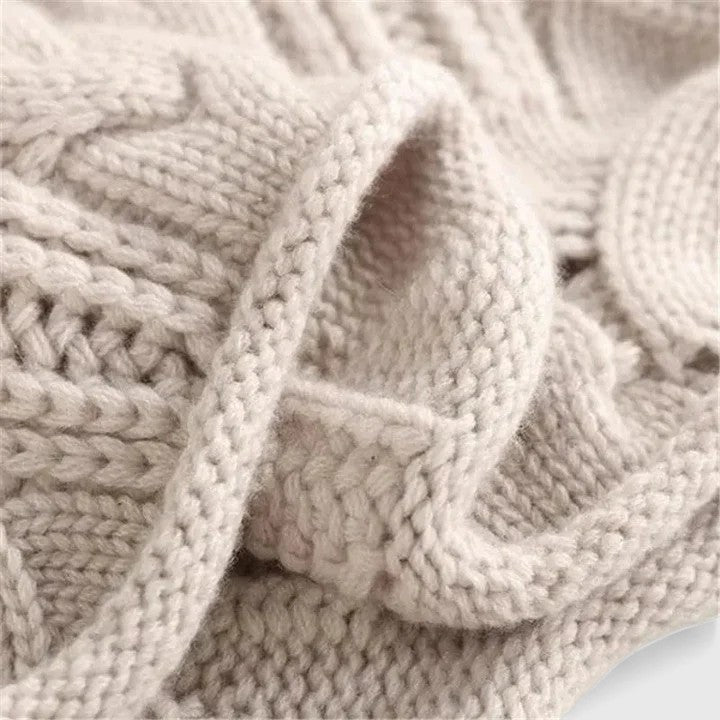 Cindy | Delicate Cable Knit Turtleneck