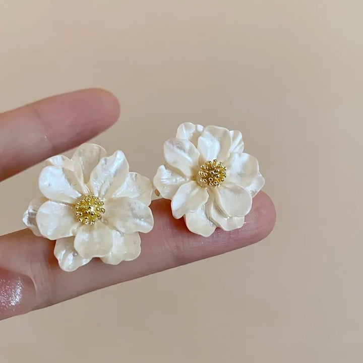 Morganne | Chic White Acrylic Flower Stud Earrings