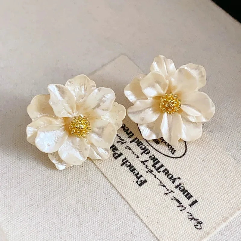 Morganne | Chic White Acrylic Flower Stud Earrings