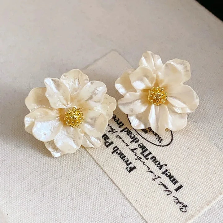 Morganne | Chic White Acrylic Flower Stud Earrings