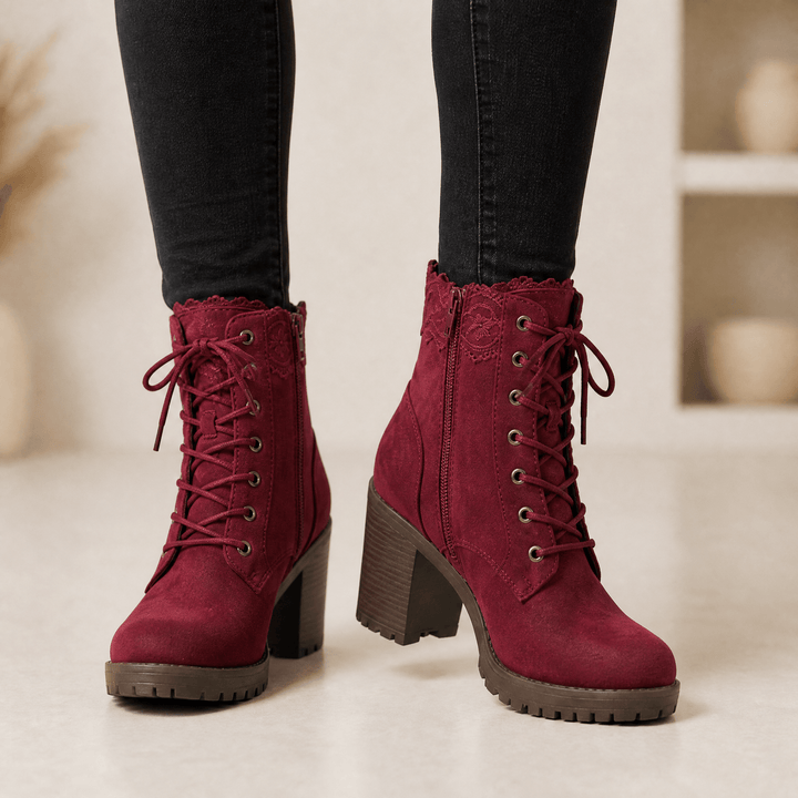 Ankita | Bottines en daim à bordure en dentelle romantique