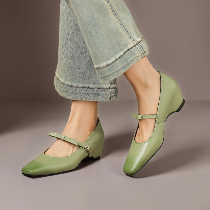 Bryony | Bow-Strap Pump