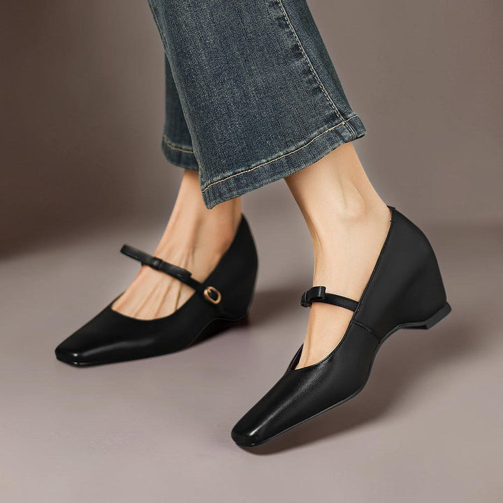 Bryony | Bow-Strap Pump